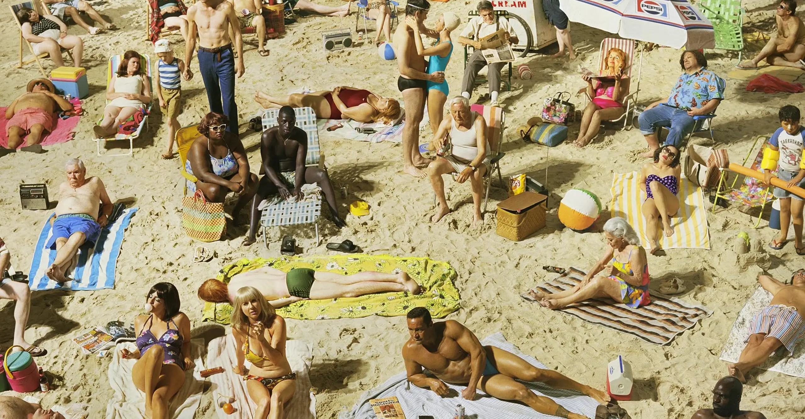 Crowd #3 (Pelican Beach), 2013 © Alex Prager Studio and Lehmann Maupin, New York and Hong Kong.  Courtesy Alex Prager Studio, Lehmann Maupin, New York and Hong Kong