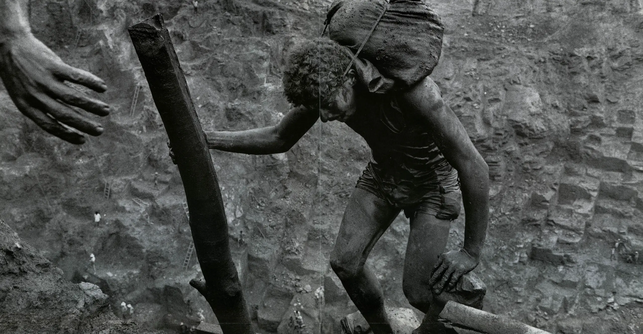 Image from Sebastião Salgado's Gold Mine series from 1986